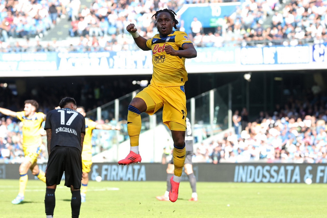 Lookman foi o destaque do jogo com dois gols 