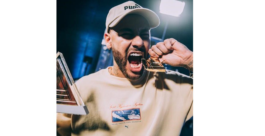 Neymar comemora vitória na Copa do Mundo de E-Sports