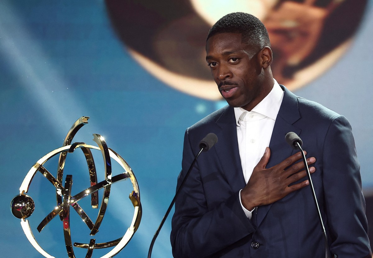 Ousmane Dembélé sucede Kylian Mbappé, que foi eleito o melhor jogador do Campeonato Francês por cinco anos consecutivos
