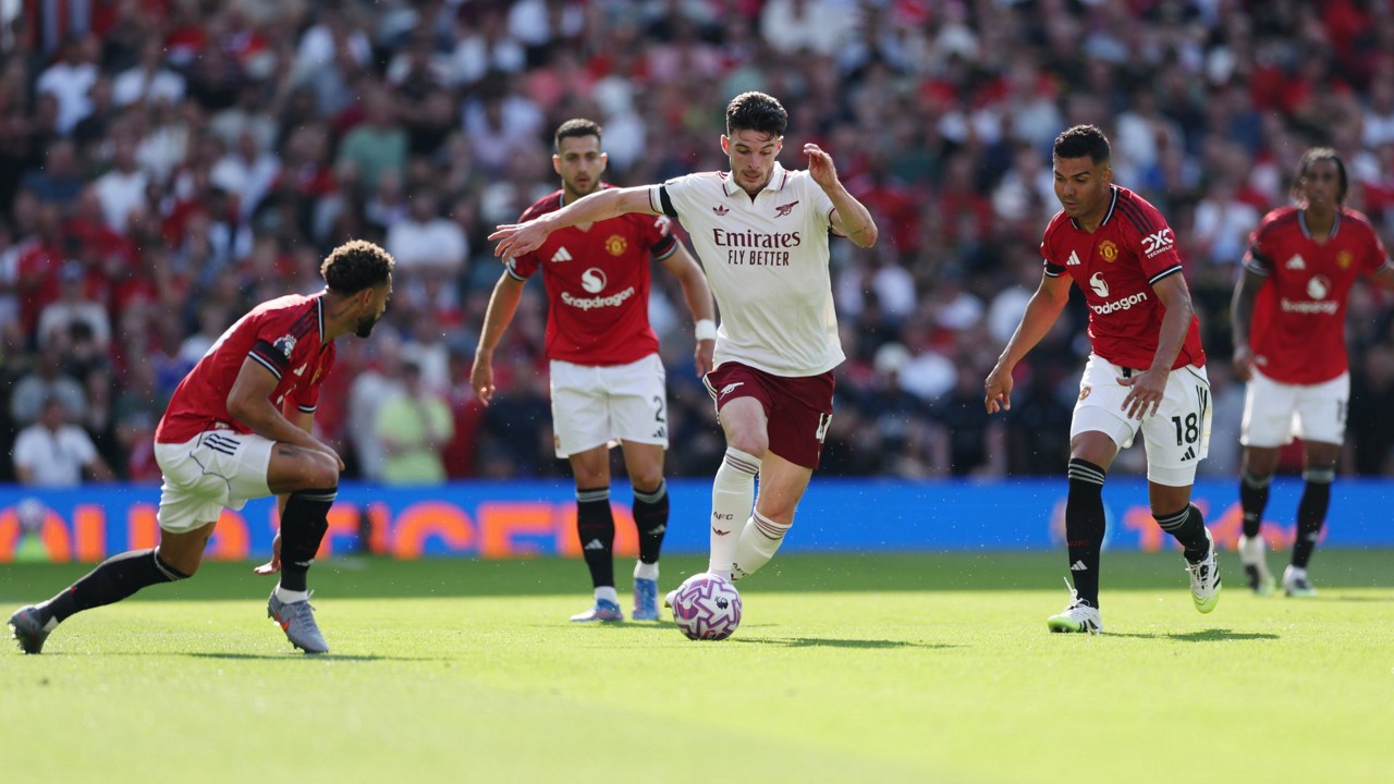 Clássico válido pela primeira rodada da Premier League terminou com o placar de 1 a 0