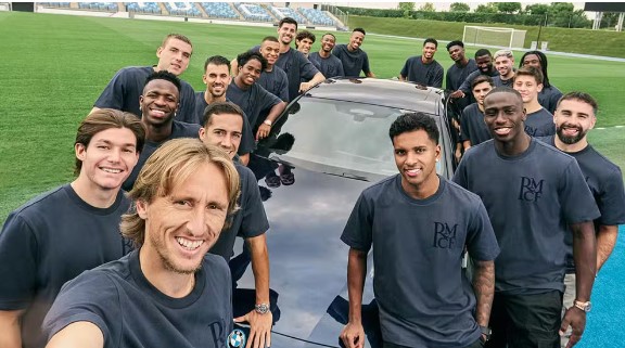 Jogadores do Real Madrid ganham carro de luxo para a temporada — Foto: Real Madrid