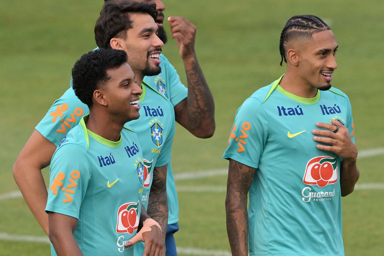 Após a derrota para o Paraguai na última rodada, a Seleção precisa deixar para trás o jogo previsível e monótono e subir na tabela de classificação
