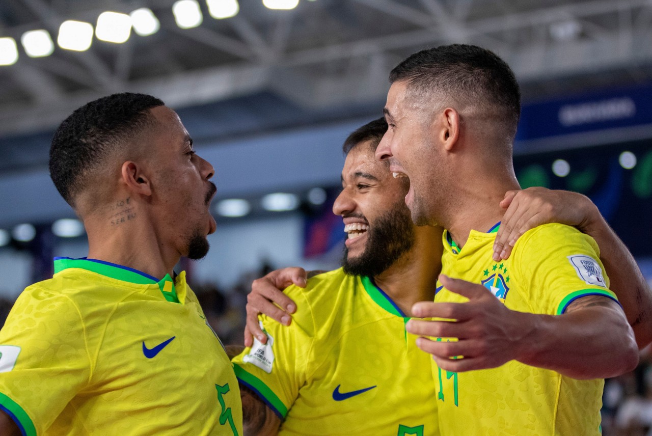 Seleção brasileira de futsal enfrenta a Ucrânia na semifinal da Copa do Mundo