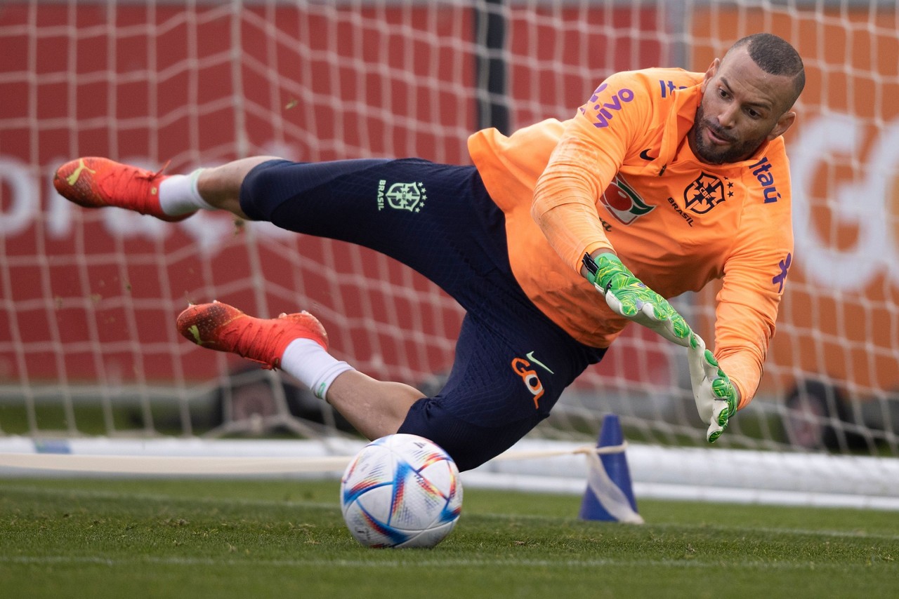 Weverton, goleiro do Palmeiras, pode receber punição por empurrão em Yago Pikachu