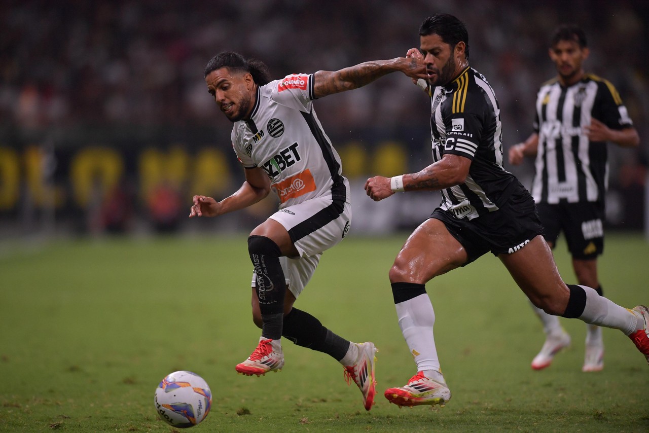 Lance da partida entre Atlético e Athletic, no Mineirão; equipe do interior criou boas chances de gol