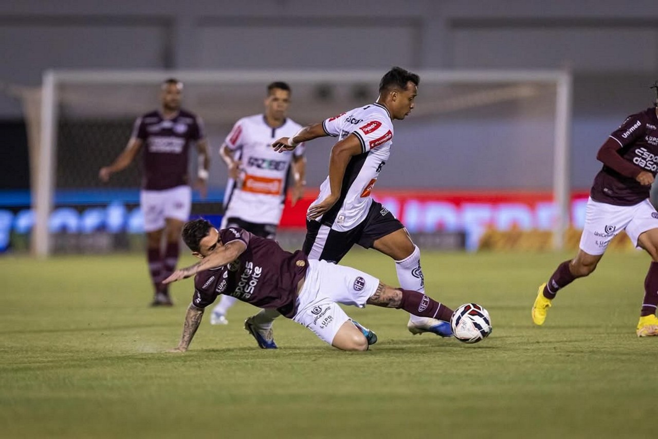 Time de São João del-Rei virou o placar e saiu uma vitória de Araraquara