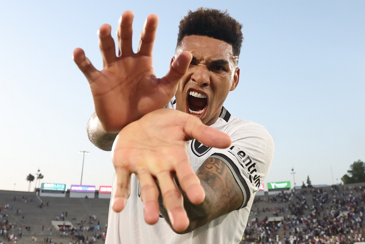 Igor Jesus autor do gol da vitória do Botafogo sobre o PSG no Mundial da Fifa