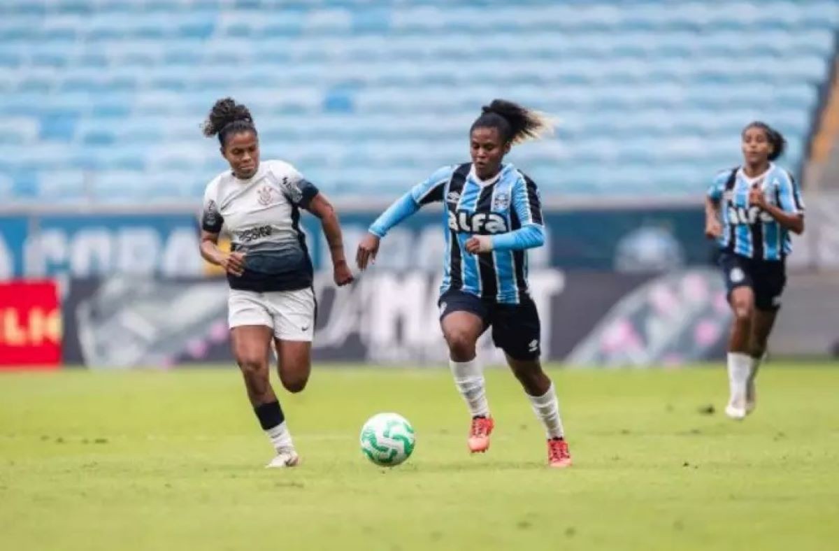 Timão bateu o Grêmio por 3 a 0 e se classificou para a próxima rodada do campeonato