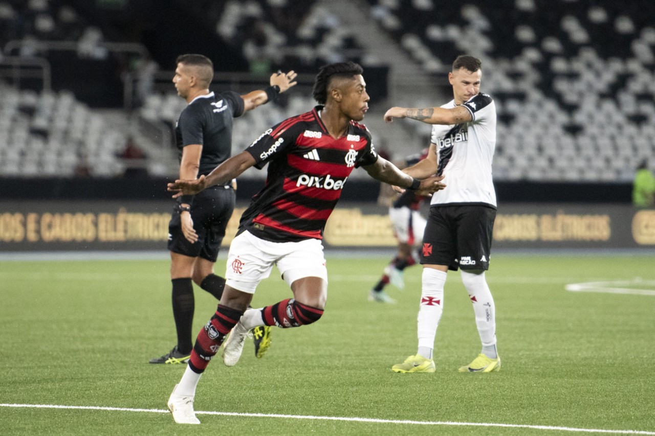 Comemoração de gol do jogador Bruno Henrique do Flamengo. Partida entre Vasco x Flamengo pela semi final do Campeonato Carioca no Nilton Santos