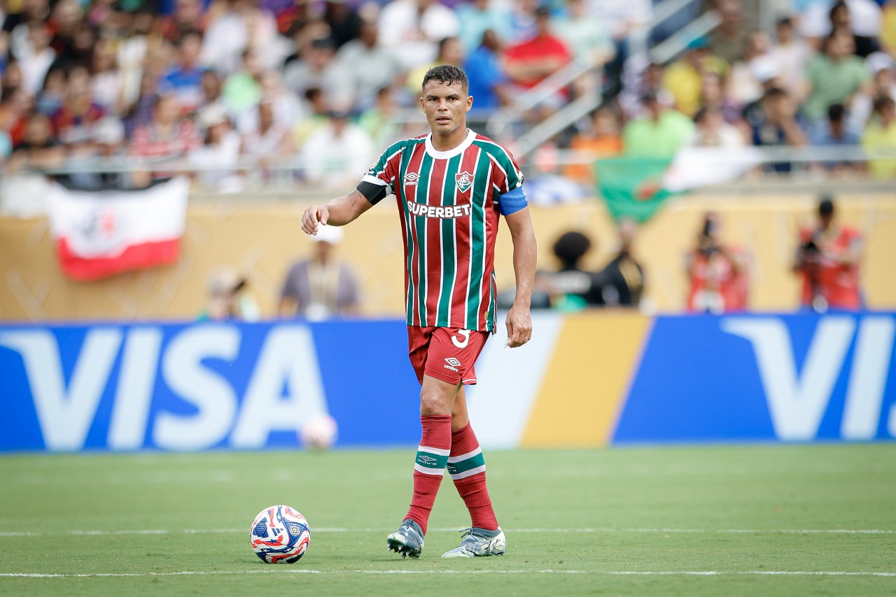 Zagueiro é o capitão do Fluminense