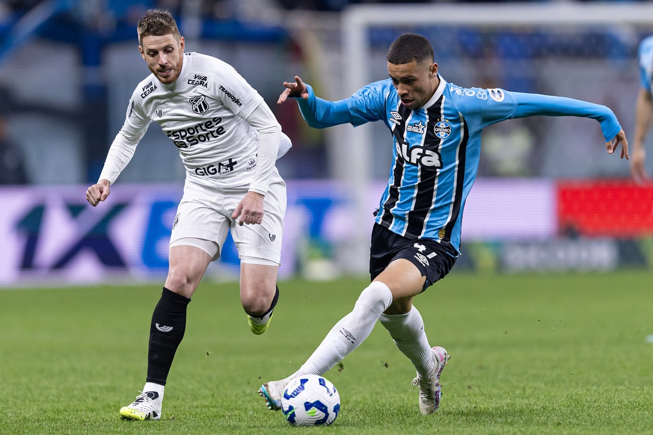 Lance durante a partida entre Grêmio e Ceará, em jogo válido pelo Campeonato Brasileiro 2025, na Arena do Grêmio, neste domingo 10.