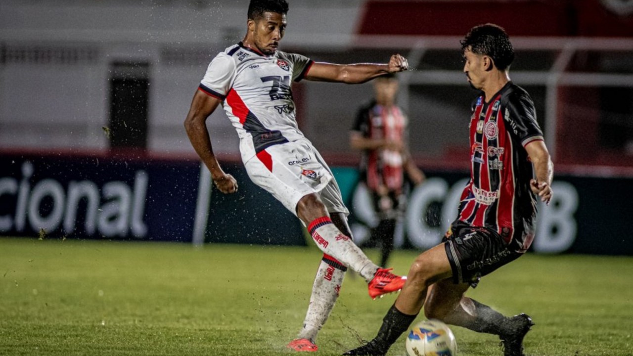 No Carneirão, o Vitória venceu o Atlético de Alagoinhas e deu um grande passo rumo a final do Campeonato Baiano