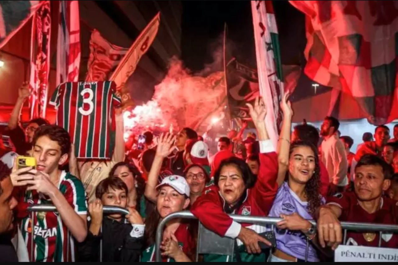 Fluminense foi recebido com festa por sua torcida no Rio
