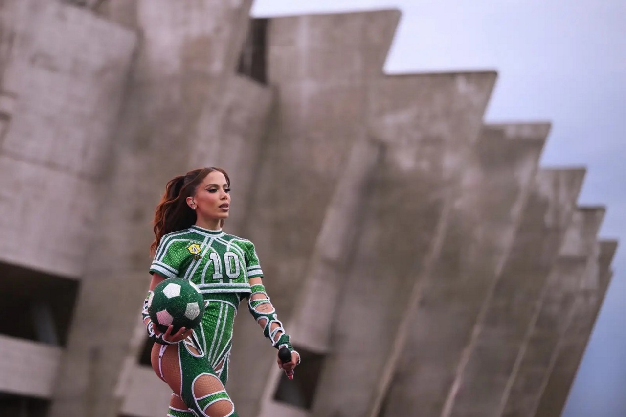 Anitta se apresentou no Mineirão neste sábado (1º de fevereiro)