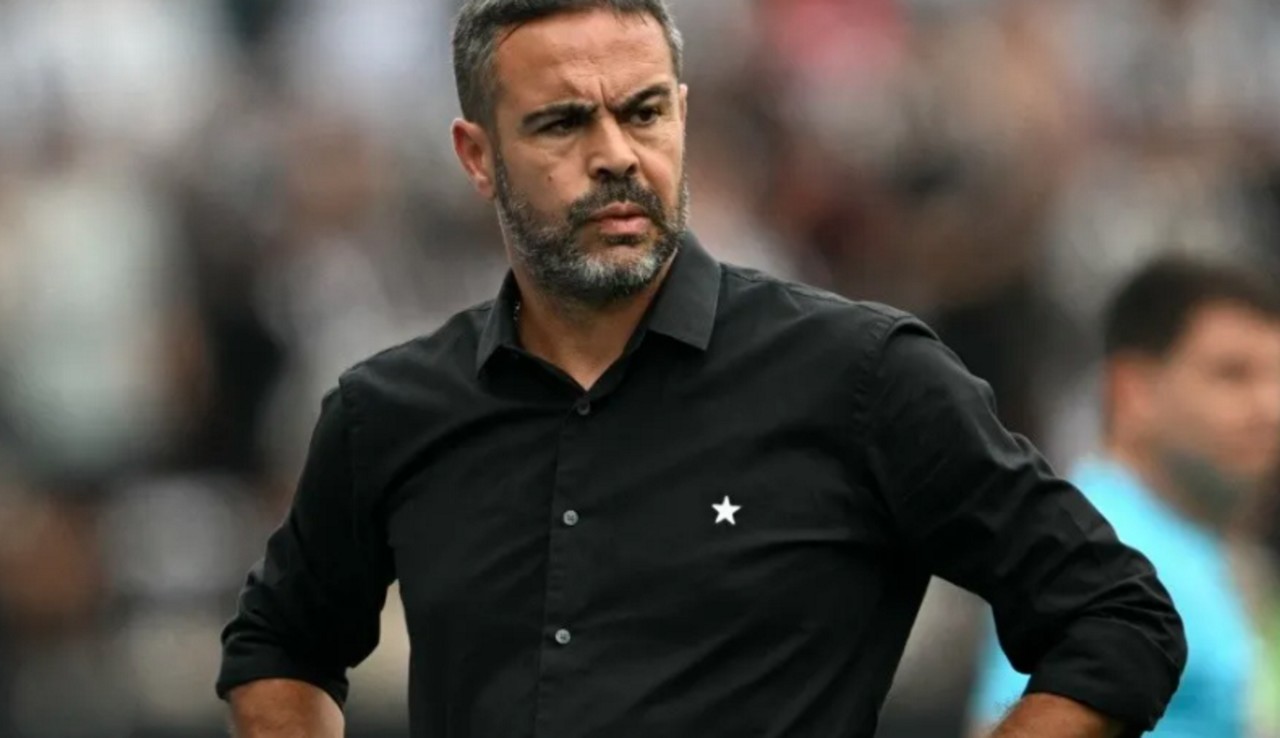 Botafogo obteve sucesso sob o comando de Artur Jorge; só em 2024, clube carioca levou o Brasileirão e a Libertadores