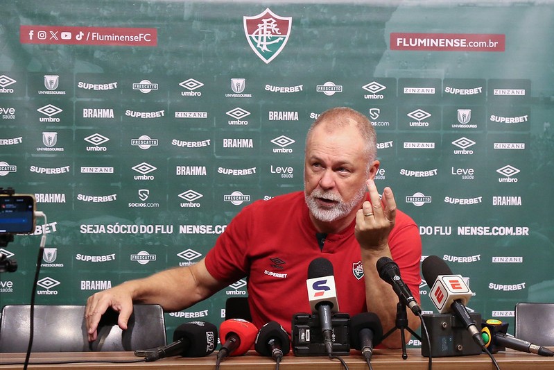 Mano Menezes, técnico do Fluminense, durante coletiva de imprensa após partida da equipe carioca