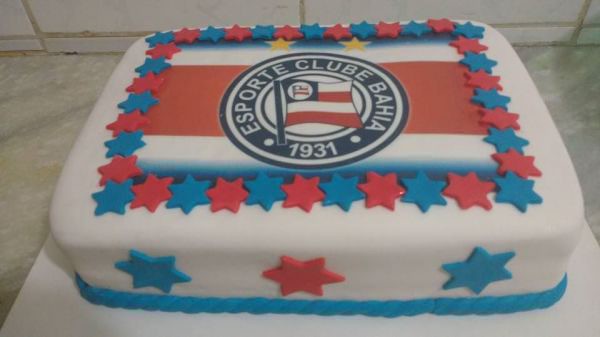 Confeiteiras que fazem bolos com escudos de clubes podem ser multadas
