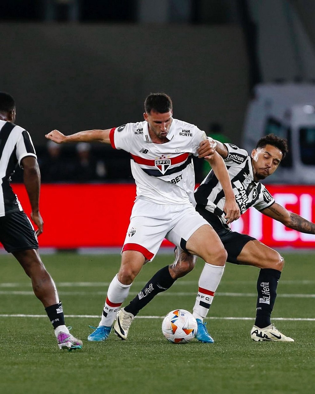 Botafogo e São Paulo ficaram no empate sem gols no primeiro jogo das quartas de final da Libertadores