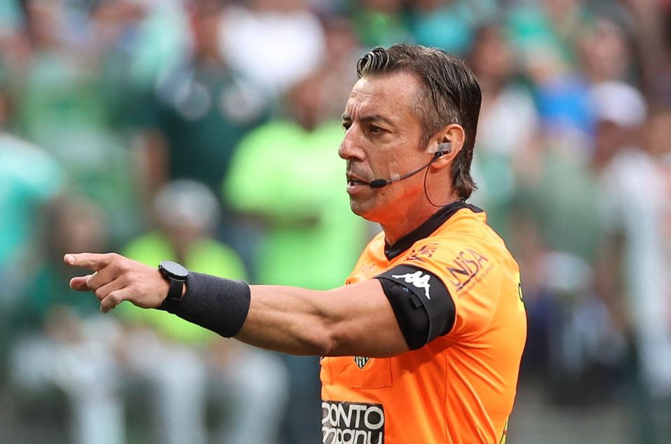 Raphael Claus em ação durante jogo do Campeonato Paulista