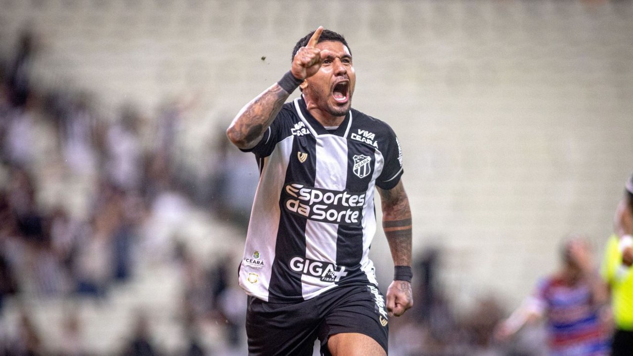 Galeano comemora o gol da vitória no Ceará neste domingo (13)