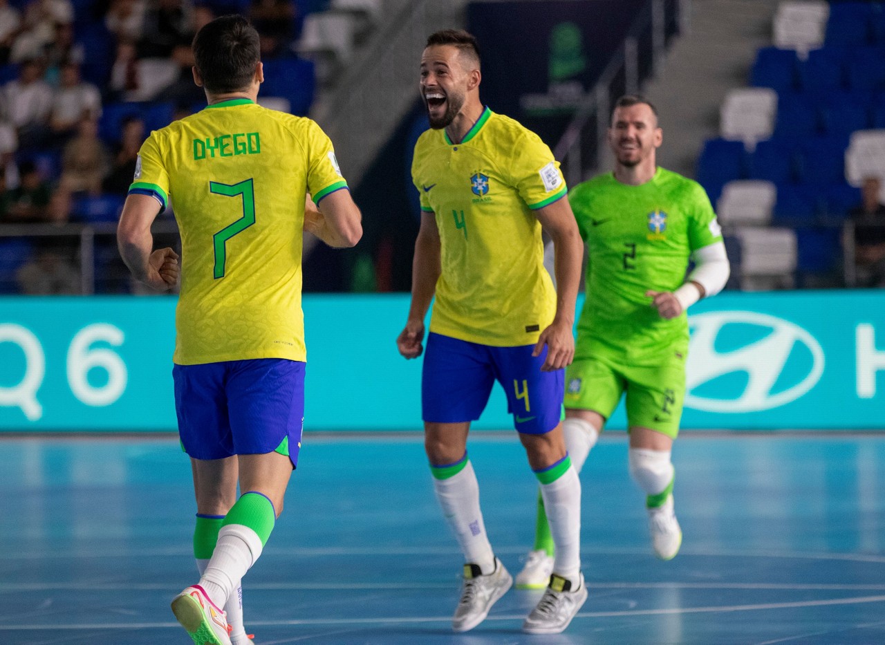 Marlon marcou três vezes na partida