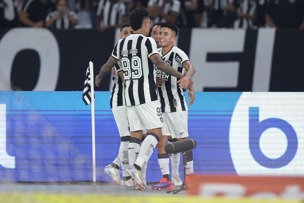Botafogo vence Corinthians pelo Campeonato Brasileiro 