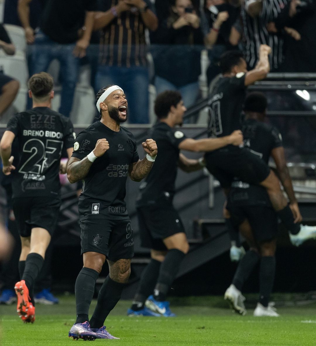 Corinthians venceu o Athletico Paranaense por 5 a 2, na quinta-feira (17)