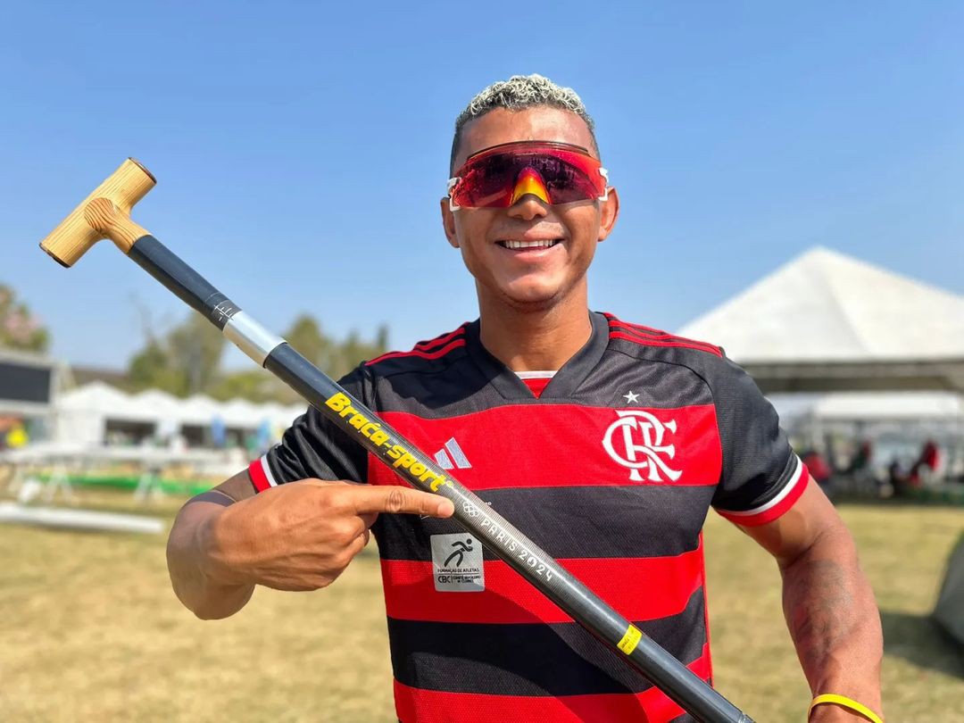Isaquias Queiroz é torcedor e atleta do Flamengo