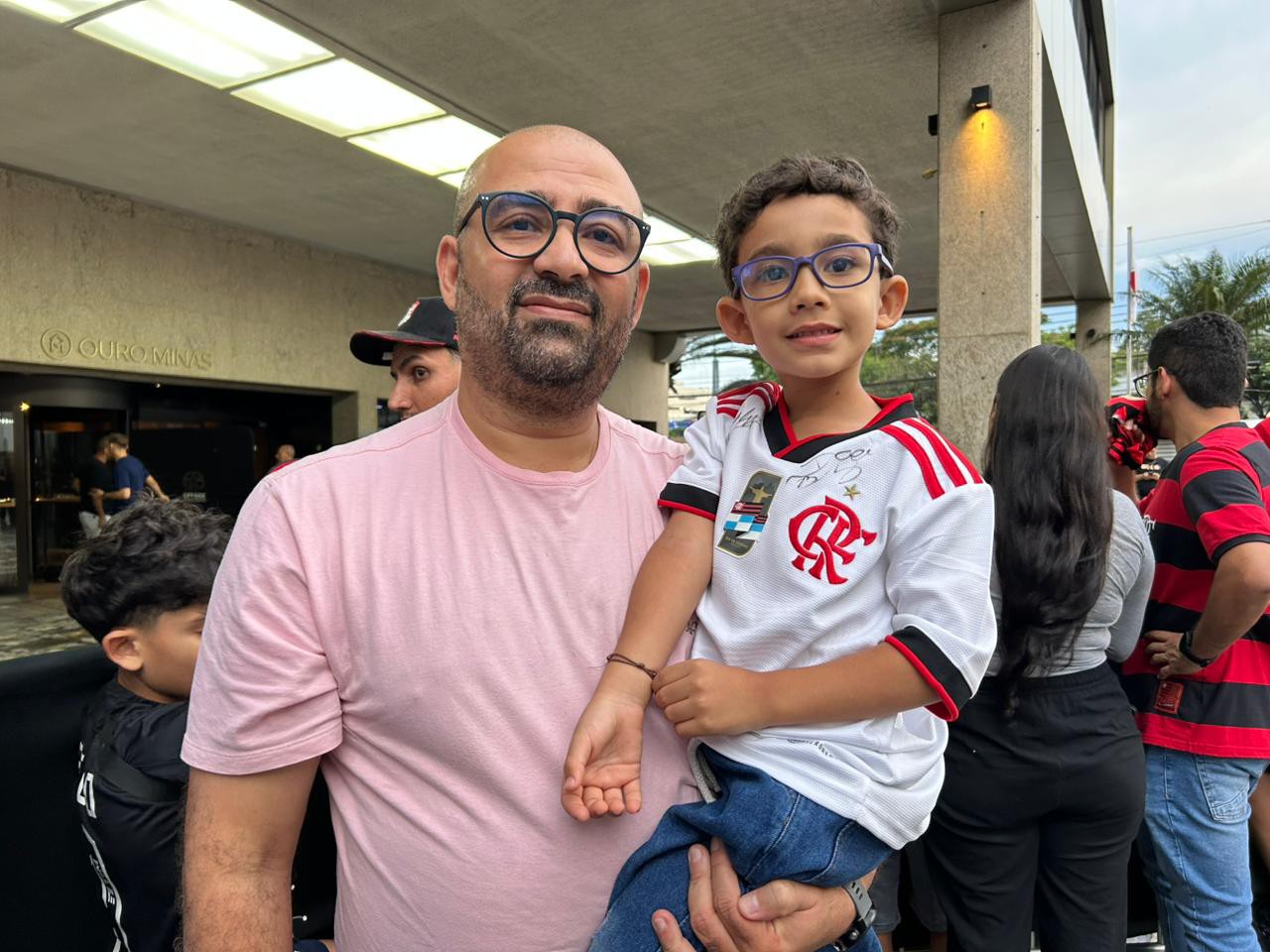 Sérgio Túlio e o filho, Augusto, de 5 anos, moram em BH e vão ficar no Ouro Minas