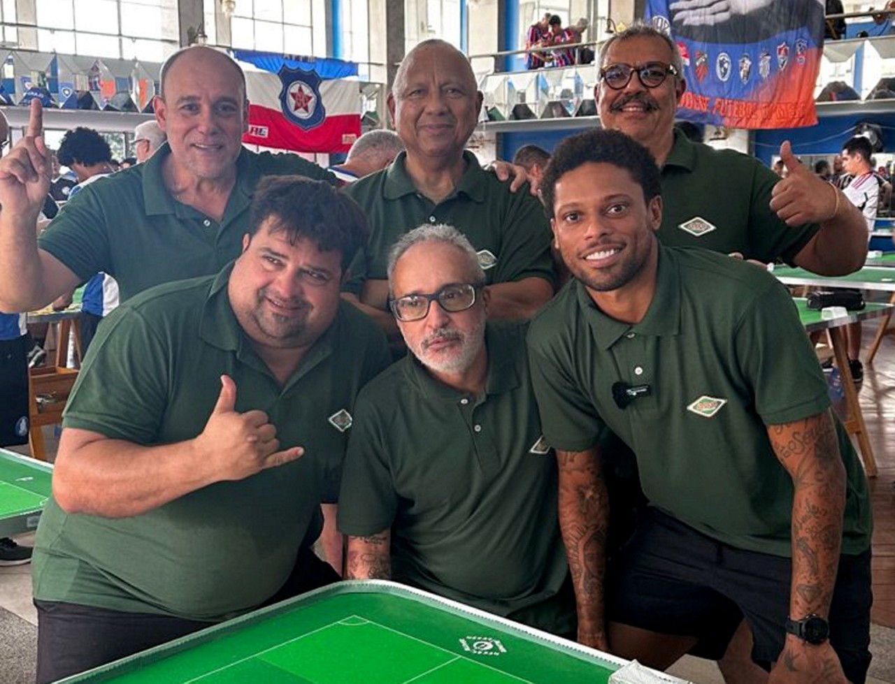 André e equipe do cabofriense de futebol de mesa