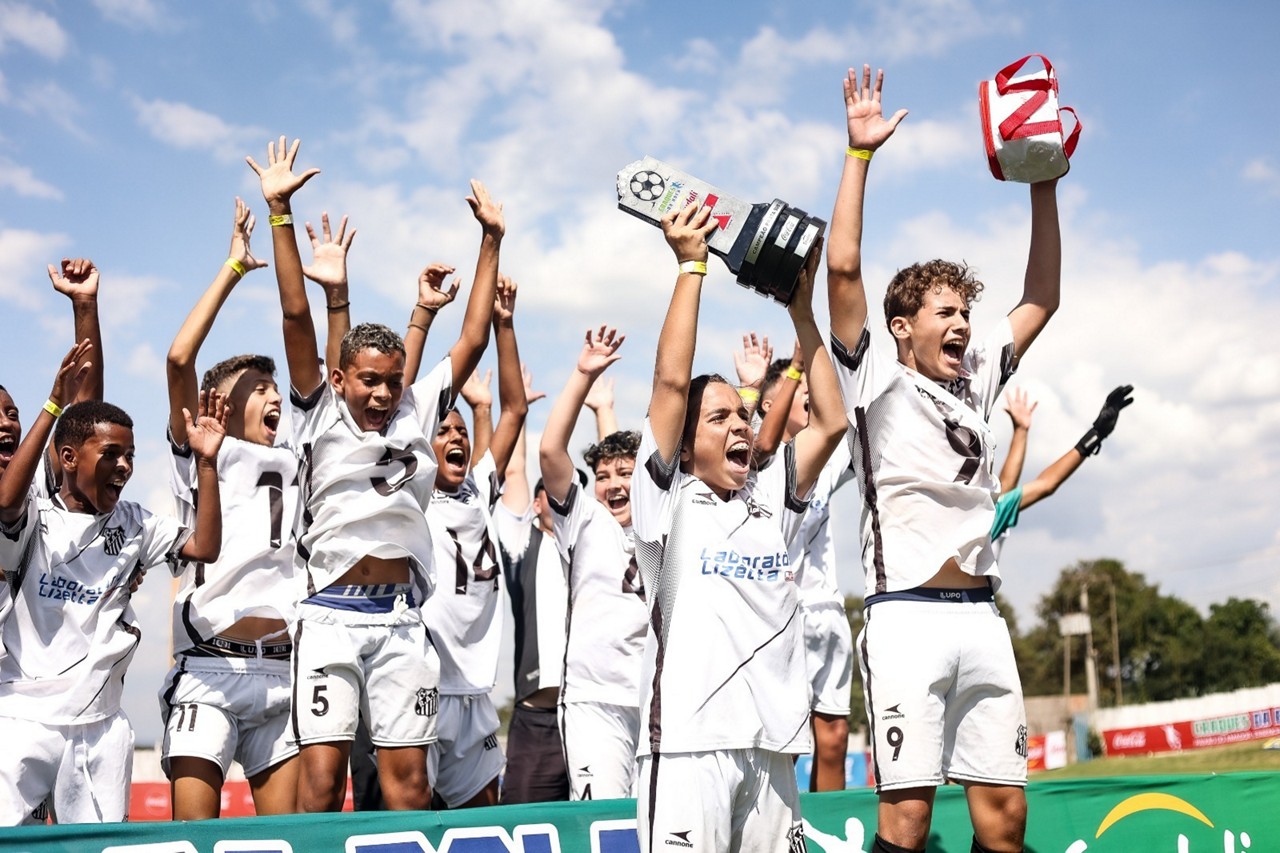 Jovens craques buscam seu lugar ao sol no futebol