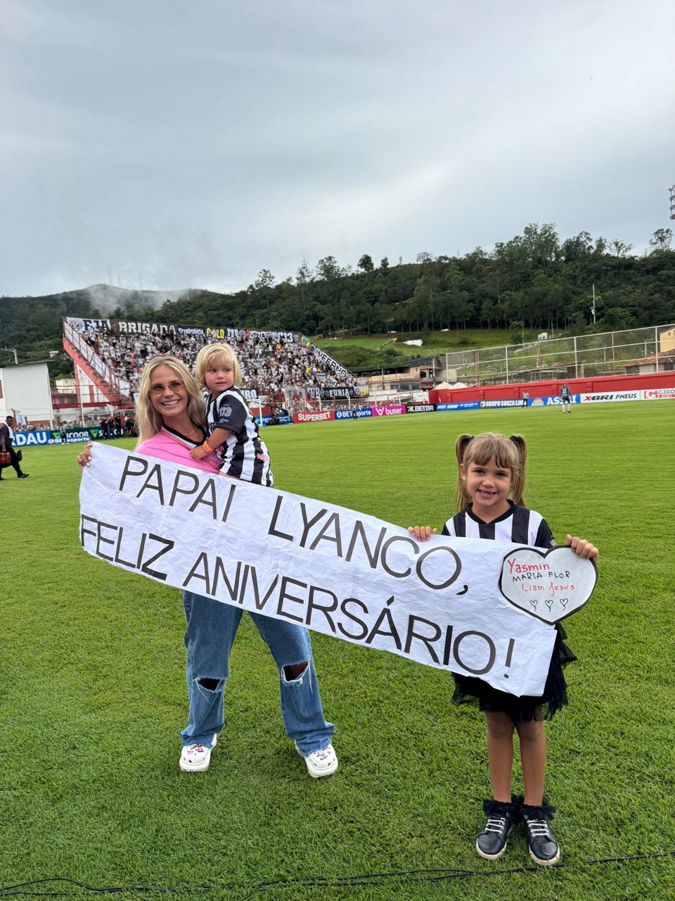 Cartaz em homenagem a jogador do Galo