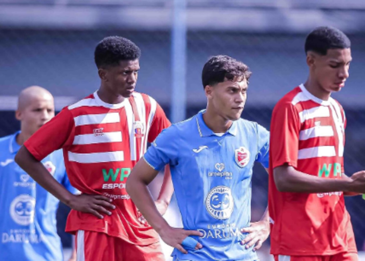 Ian Ângelo não marcou, mas celebrou bastante a vitória do time, o Ibrachina