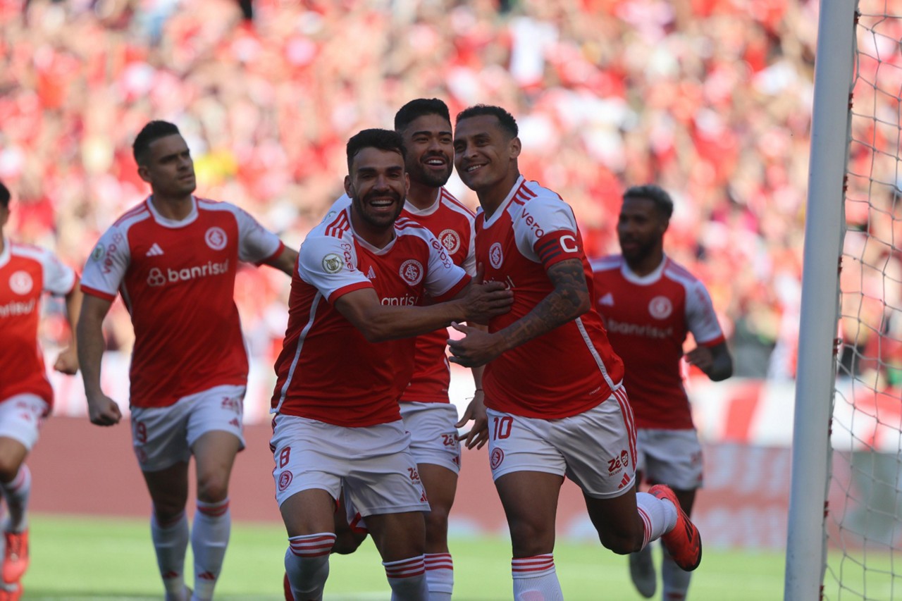 Internacional venceu o Red Bull Bragantino por 4 a 1, neste domingo (24), no Beira-Rio, em Porto Alegre, pela 35ª rodada do Brasileiro