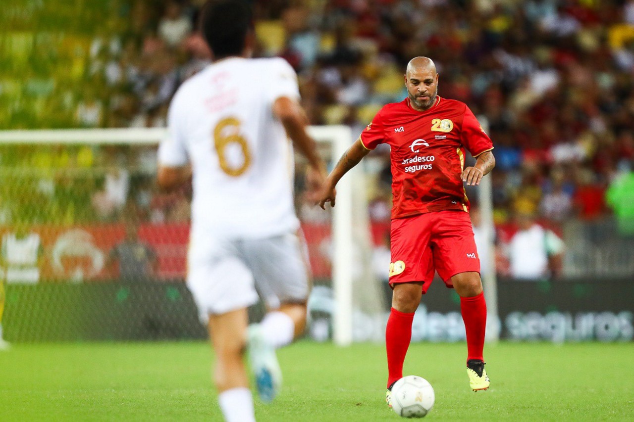 Adriano, o Imperador, marcou presença no jogo