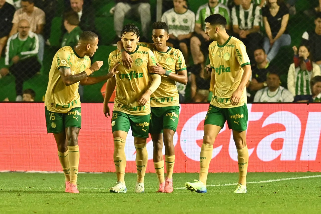 Com hat-trick anotado, Veiga liderou triunfo do Palmeiras em Caxias