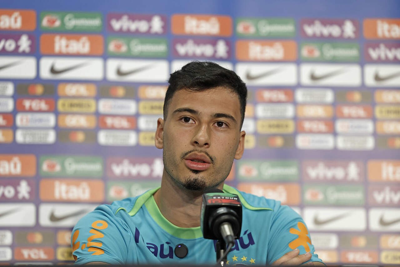 Martinelli espera ter espaço na seleção brasileira e Gerson convoca torcida para jogo com Peru
