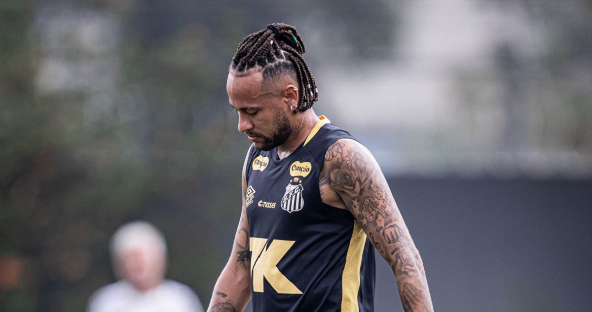 Meia-atacante voltou ao Santos depois de 12 anos 