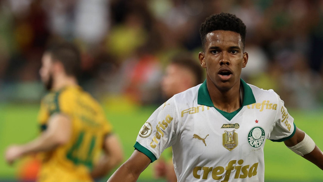 O jogador Estêvão, da SE Palmeiras, comemora seu gol contra a equipe do Cuiabá EC, durante partida válida pela quinta rodada, do Campeonato Brasileiro, Série A, na Arena Pantanal. (Foto: Cesar Greco/Palmeiras/by Canon)