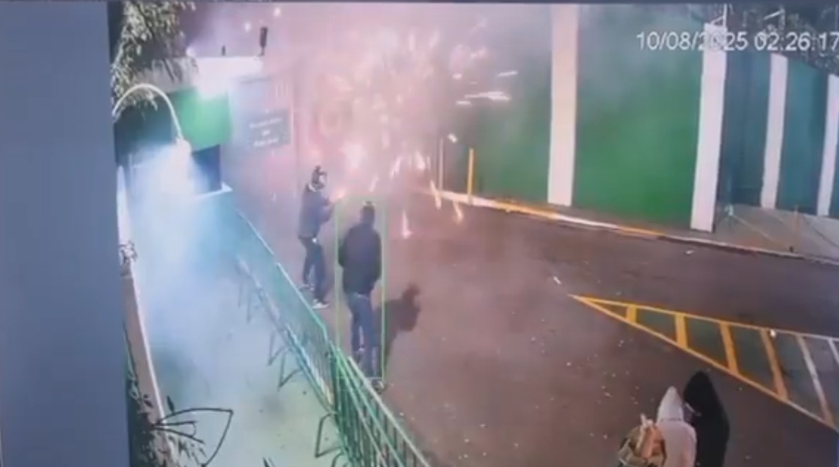 Grupo agiu durante a madrugada deste domingo