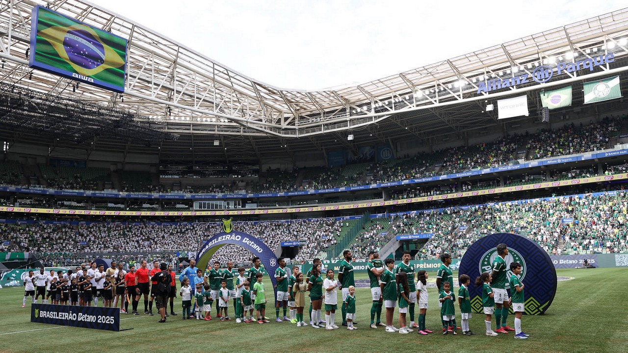 O empate levou a vaias das torcidas ao final do jogo