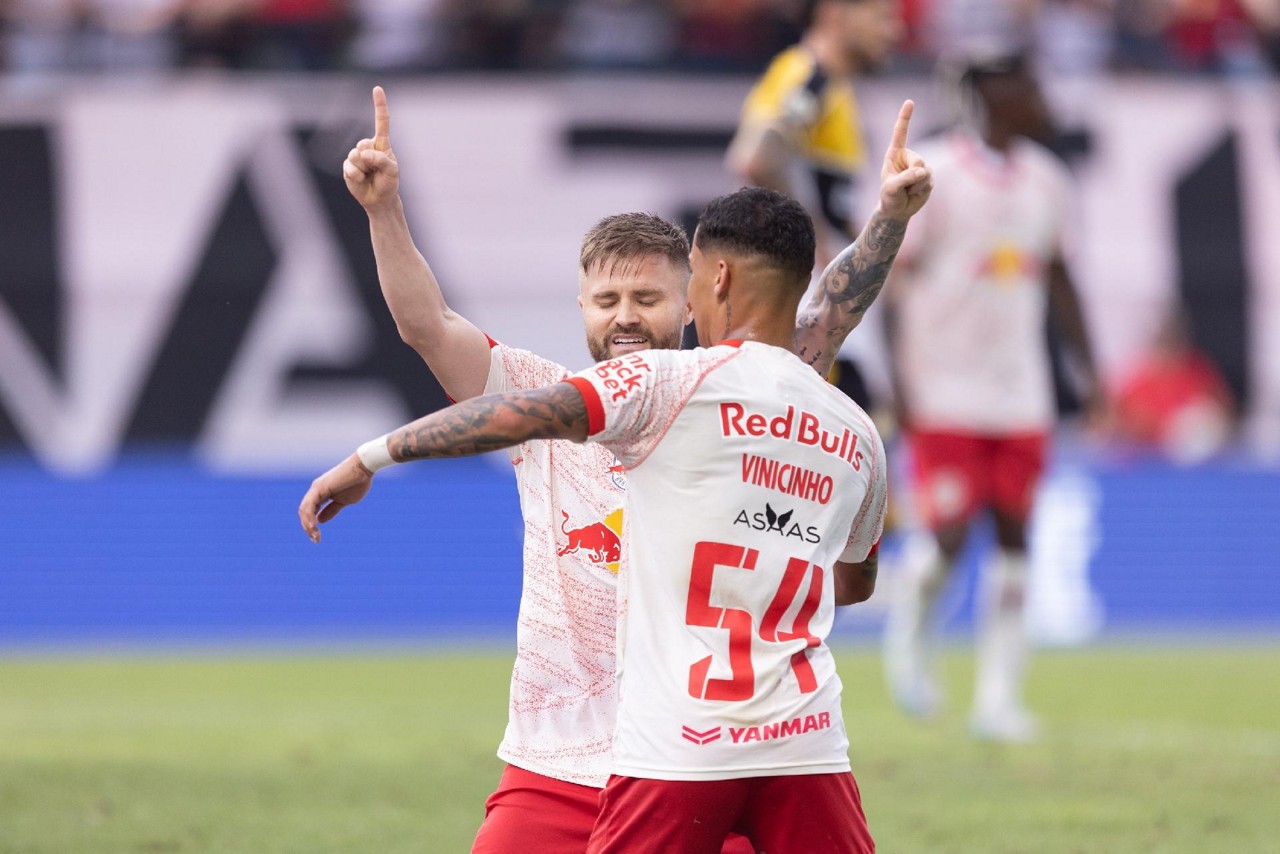 Red Bull Bragantino goleia o Criciúma e escapa do rebaixamento à Série B
