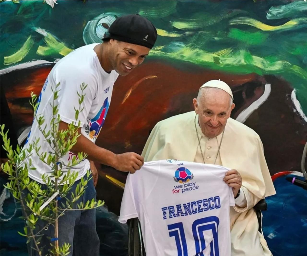 Ronaldinho e Papa Francisco se encontraram em diferentes oportunidades