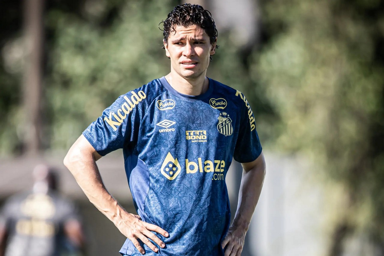 Sem atuar na temporada, lateral Dodô rescinde com o Santos
