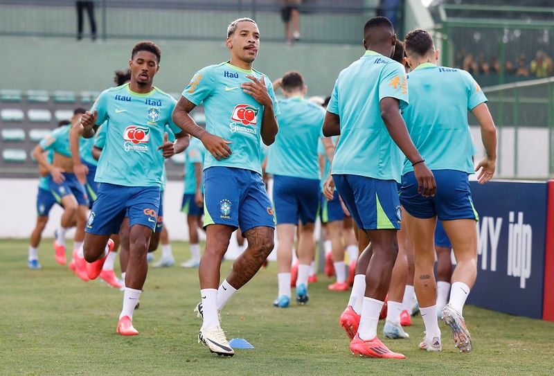 Matheus Pereira treina com a Seleção Brasileira desde sábado (12)