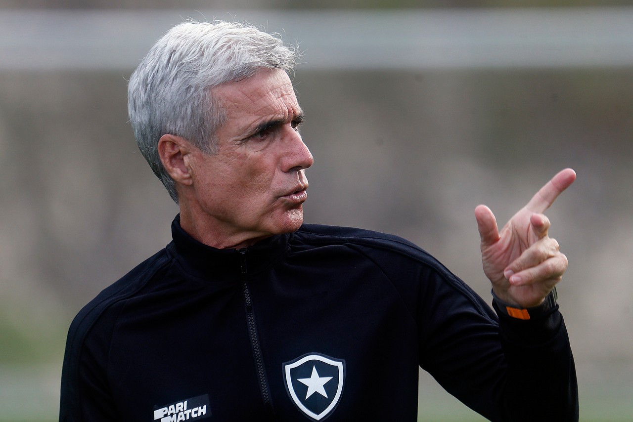 O técnico português Luís Castro é o nome favorito da diretoria atleticana