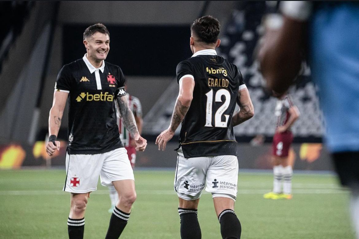 Vegetti comemora gol contra o Fluminense
