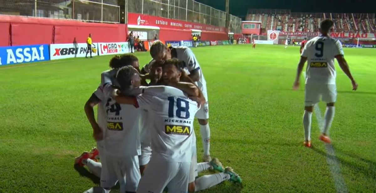 O Itabirito venceu o Villa Nova por 4 a 1, em Nova Lima, pela sexta rodada do Campeonato Mineiro