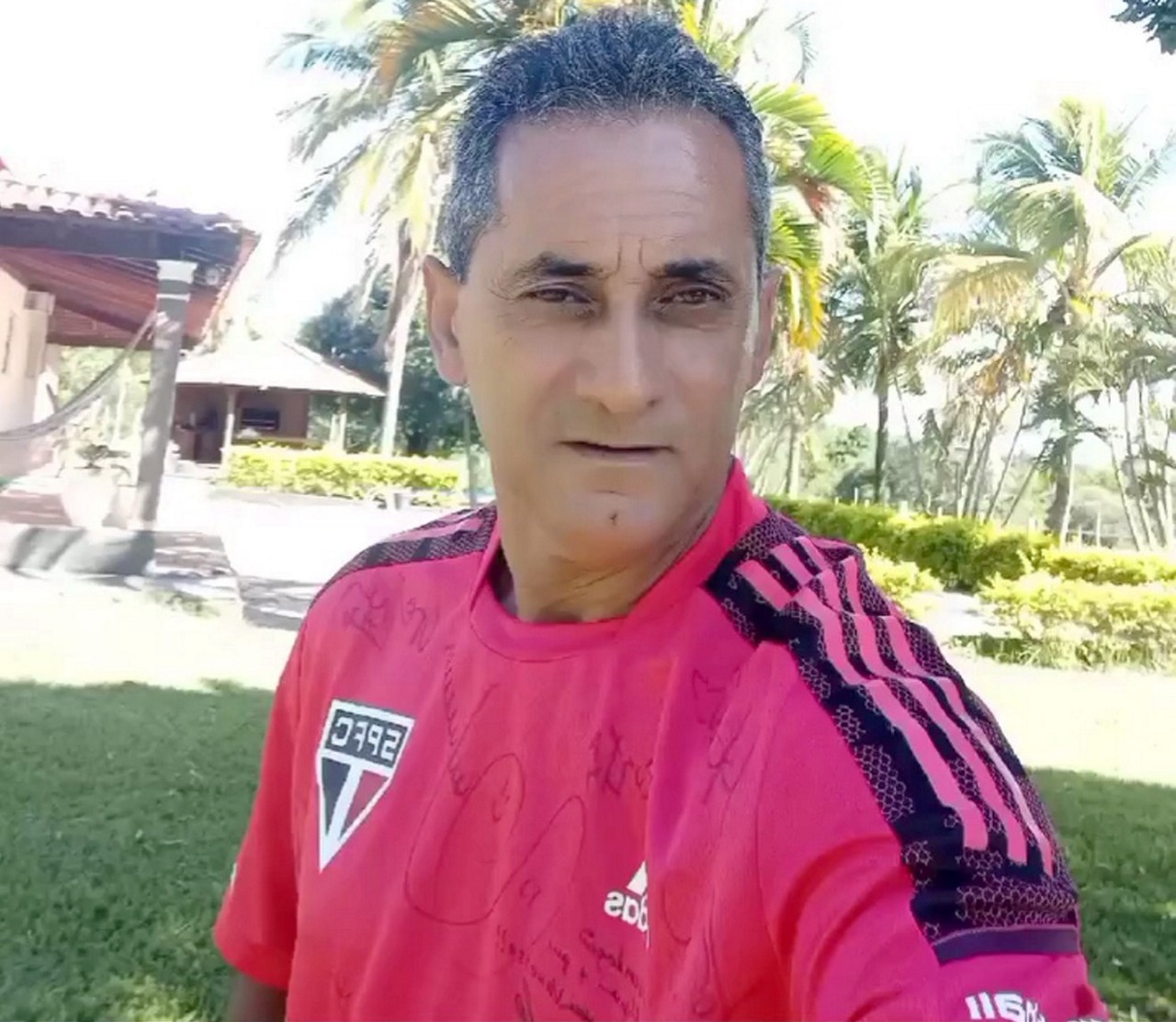 Jogador Zé Carlos faleceu nesta sexta-feira (25/10)