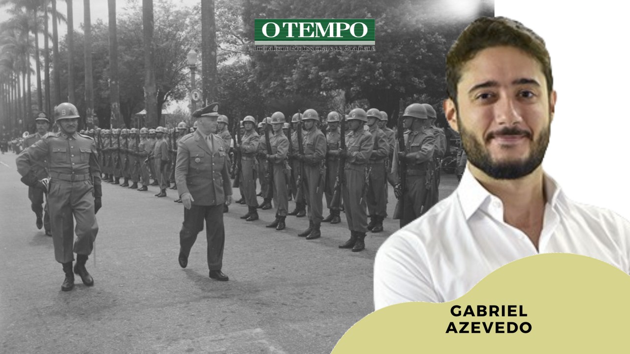 Marechal Lott passa tropa em revista na inauguração do Colégio Militar de Belo Horizonte, na década de 50